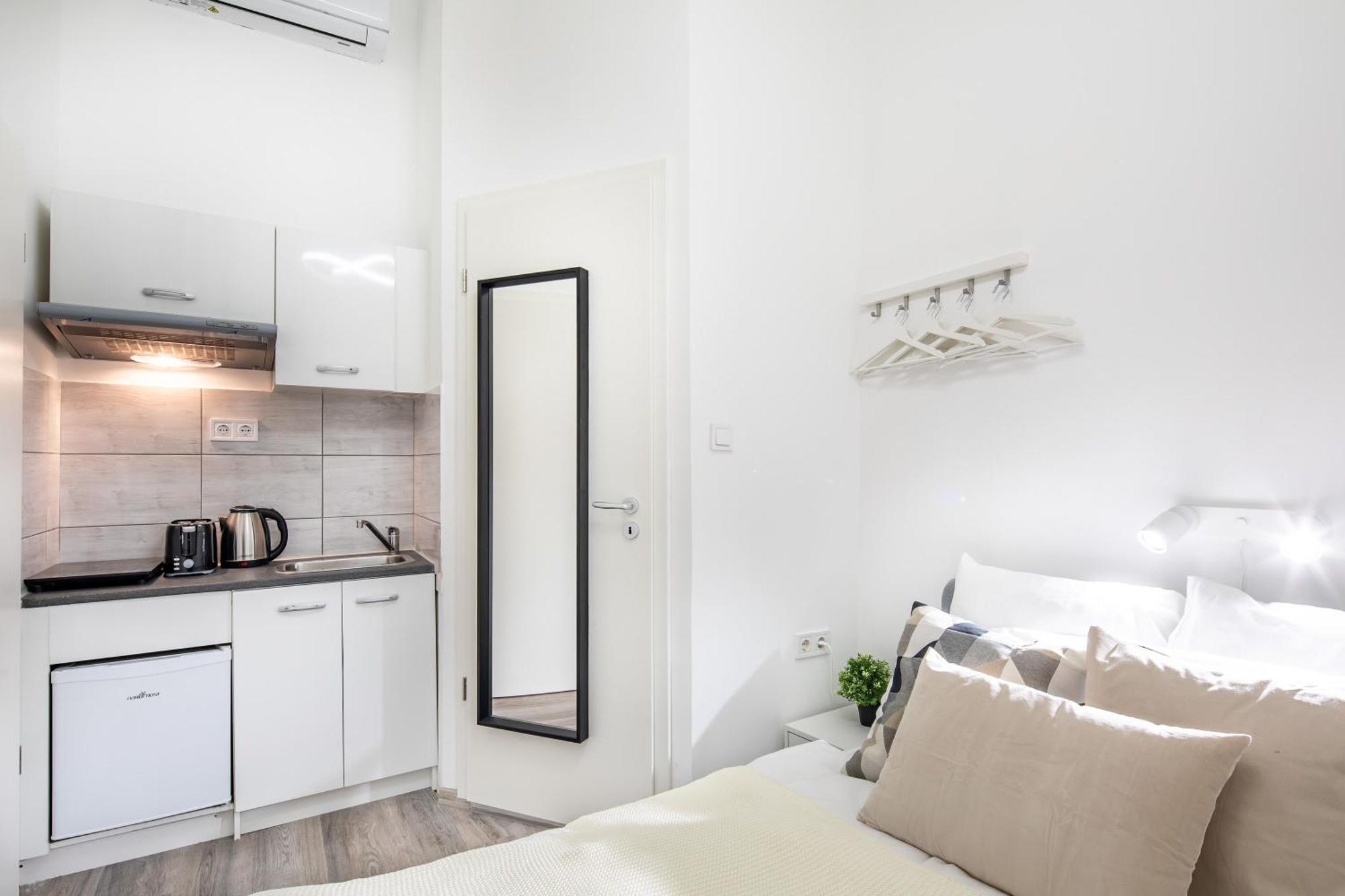 Very Central - Small Studio For Solo Traveller Budapest Bagian luar foto