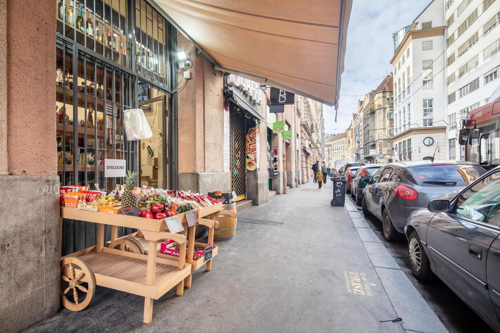 Very Central - Small Studio For Solo Traveller Budapest Bagian luar foto
